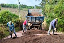 Prefeitura faz manutenção de estradas na zona rural