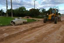 Prefeitura passa patrola em seis localidades