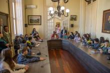 Daniela recebe estudantes no Paço Municipal
