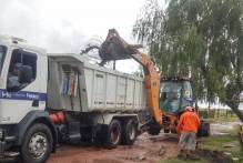 Operação da Prefeitura remove 33 caçambas de entulho no Getúlio Vargas