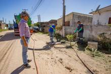 Prefeito vistoria operação de limpeza na Vila Governaço