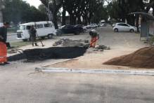 Prefeitura faz reparos no canteiro da Bento Gonçalves