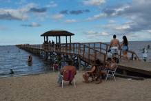 Praia do Laranjal é destino de turistas e pelotenses durante a folia