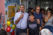 Marroni visita escola e abre ano letivo