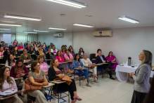 Prevpel lota auditório com ciclo de palestras sobre câncer de mama