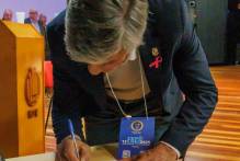 Prefeito Marroni assina termo de compromisso pela Primeira Infância