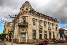 Paula assina contrato para restauro do antigo Banco do Brasil