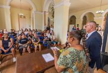 Prefeitura entrega 50 autorizações de escrituras para casas próprias