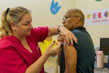 Pelotas supera expectativas e vacina 9.314 pessoas no Dia D