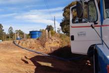 Município abastece 3,2 mil famílias com caminhões-pipa