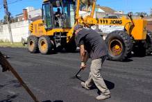 Prefeitura faz reperfilamento na rua Felinto Rodrigues