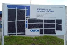Prefeitura cobre placas em cumprimento à legislação eleitoral