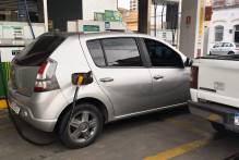 Preços da gasolina e do diesel voltam a cair neste mês