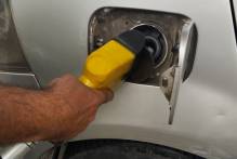 Preços dos combustíveis têm leve aumento neste mês