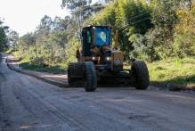 Prefeitura patrola em 40km de estrada nas colônias neste sábado