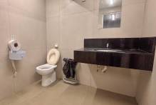 Banheiro da praça Coronel Pedro Osório está disponível à população