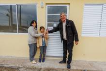 Prefeitura começa a entregar as novas casas da Vila Farroupilha
