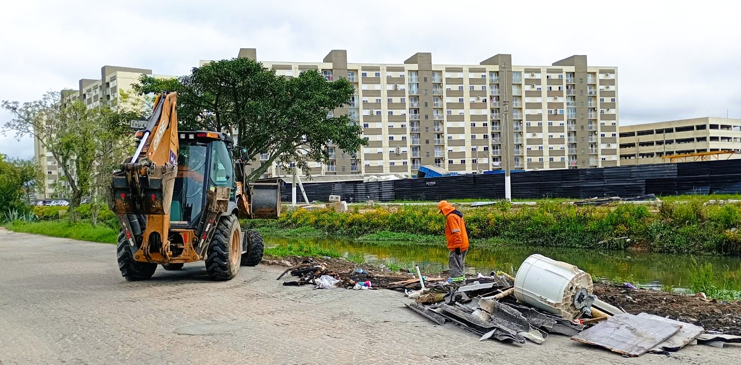 Equipes coordenadas pela Secretaria de Serviços Urbanos e Infraestrutura (Ssui) atuam nesta quarta-feira (30) no Simões Lopes e no bairro Navegantes