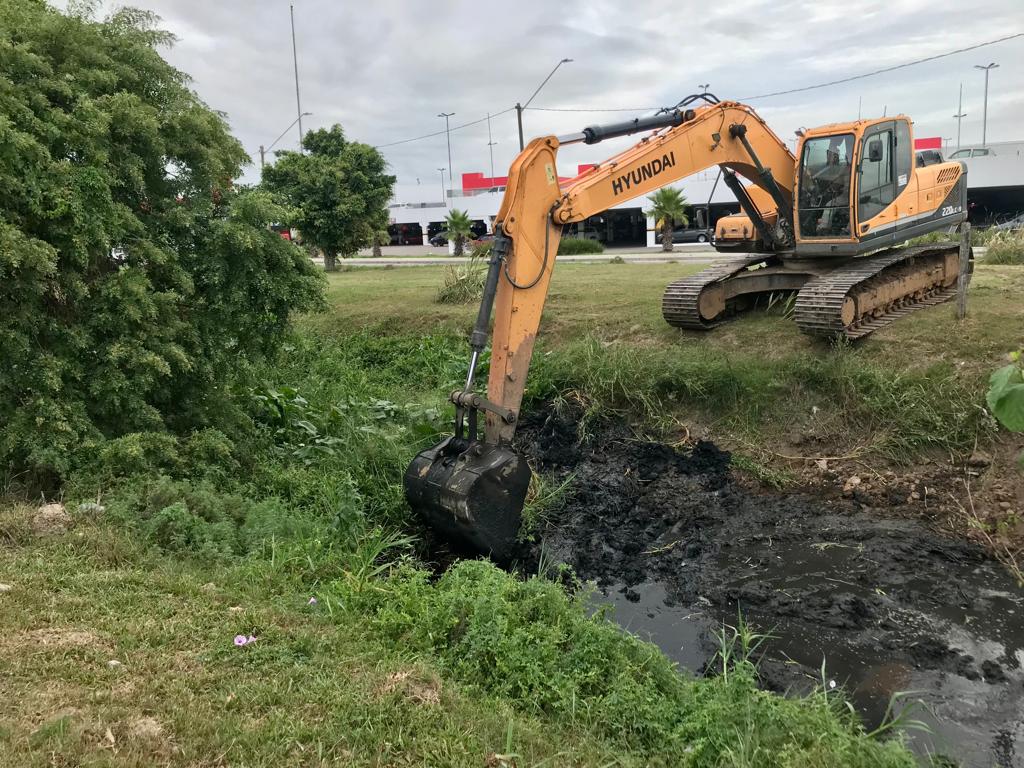 Serviços de drenagem urbana são constantes em toda a cidade