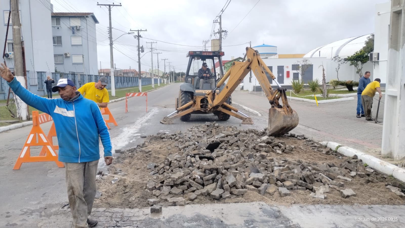A previsão é que a obra no trecho de 700m² na principal via de acesso do Dunas seja concluída até o final de semana