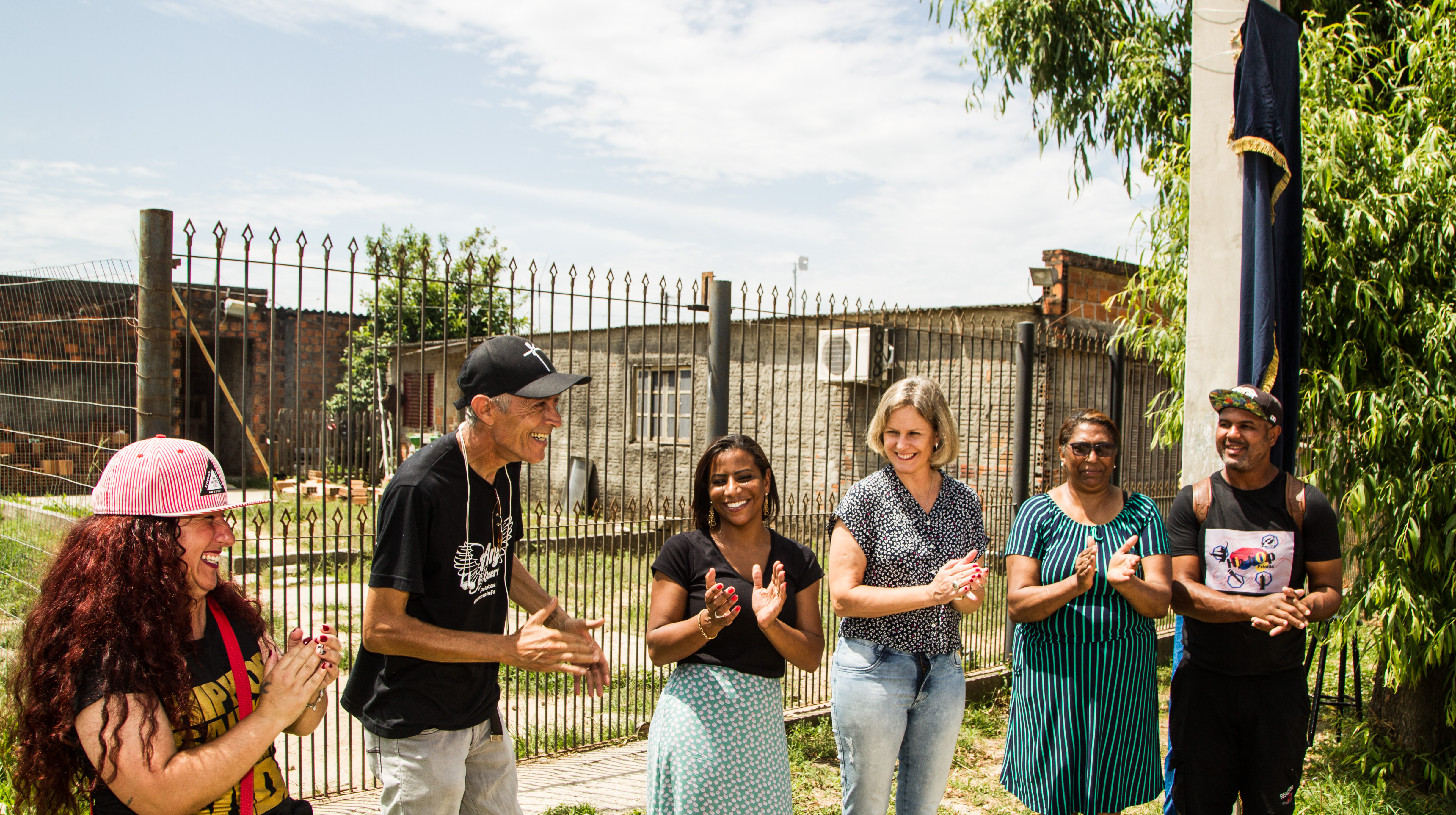 Prefeita Paula Mascarenhas esteve com amigos, familiares e admiradores da artista, nesta sexta, para a inauguração da placa que eterniza o legado da pelotense