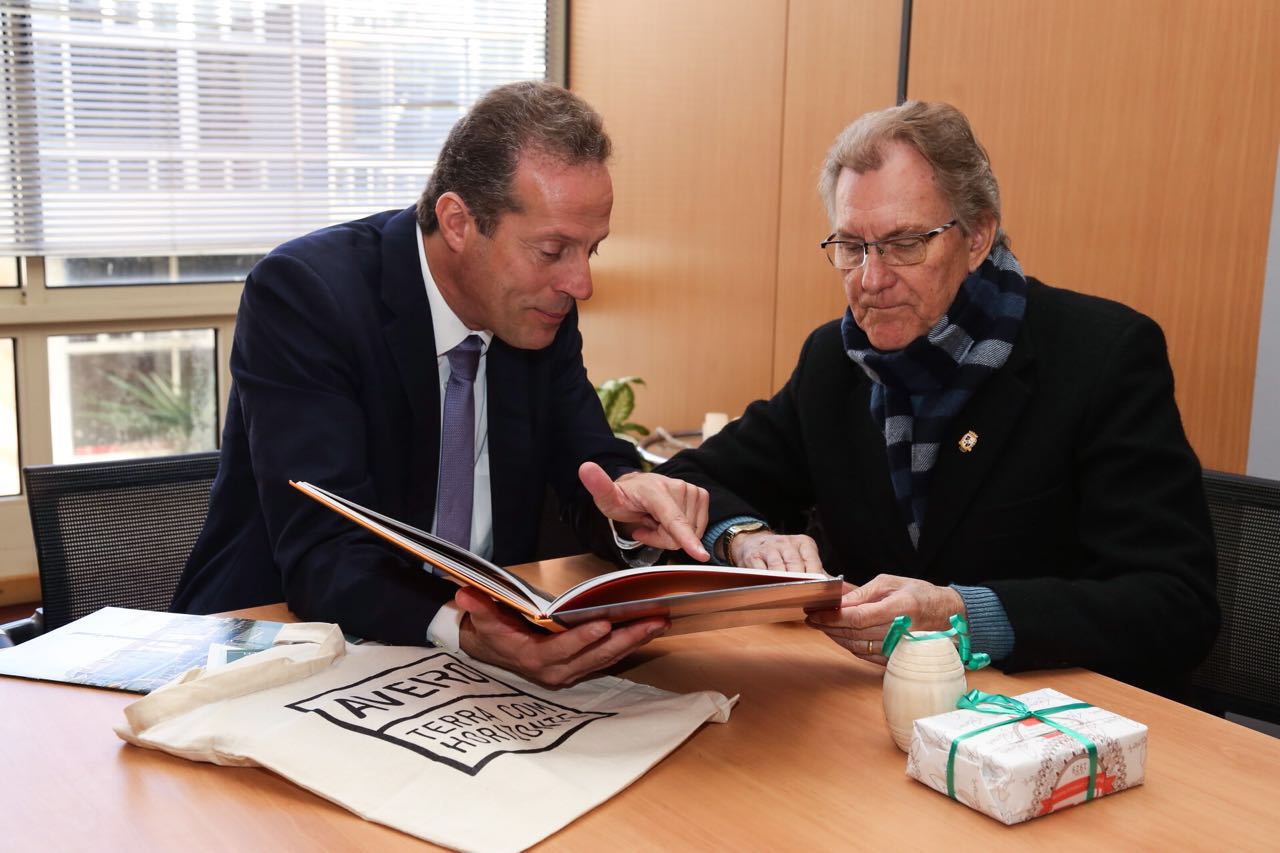Na pauta, os portugueses reforçaram o convite para o governo municipal pelotense visitar a tradicional Feira de Março em Aveiro