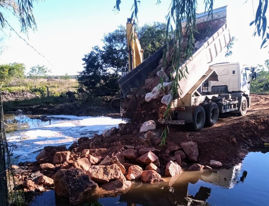 Equipes atuam de maneira estratégica no Pontal da Barra, Valverde e Colônia Z3 como prevenção ao avanço das águas