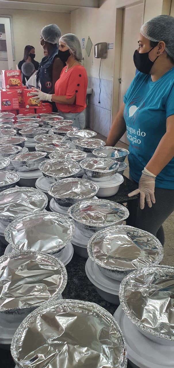 Ação distribuiu 600 refeições para pessoas em situação de rua ou vulnerabilidade social