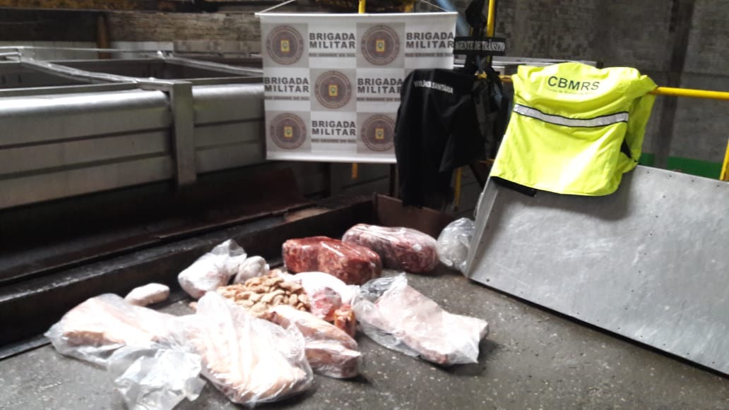 Um foi interditado pelo Corpo de Bombeiros. Mais de 110 quilos de carnes foram apreendidos e descartados