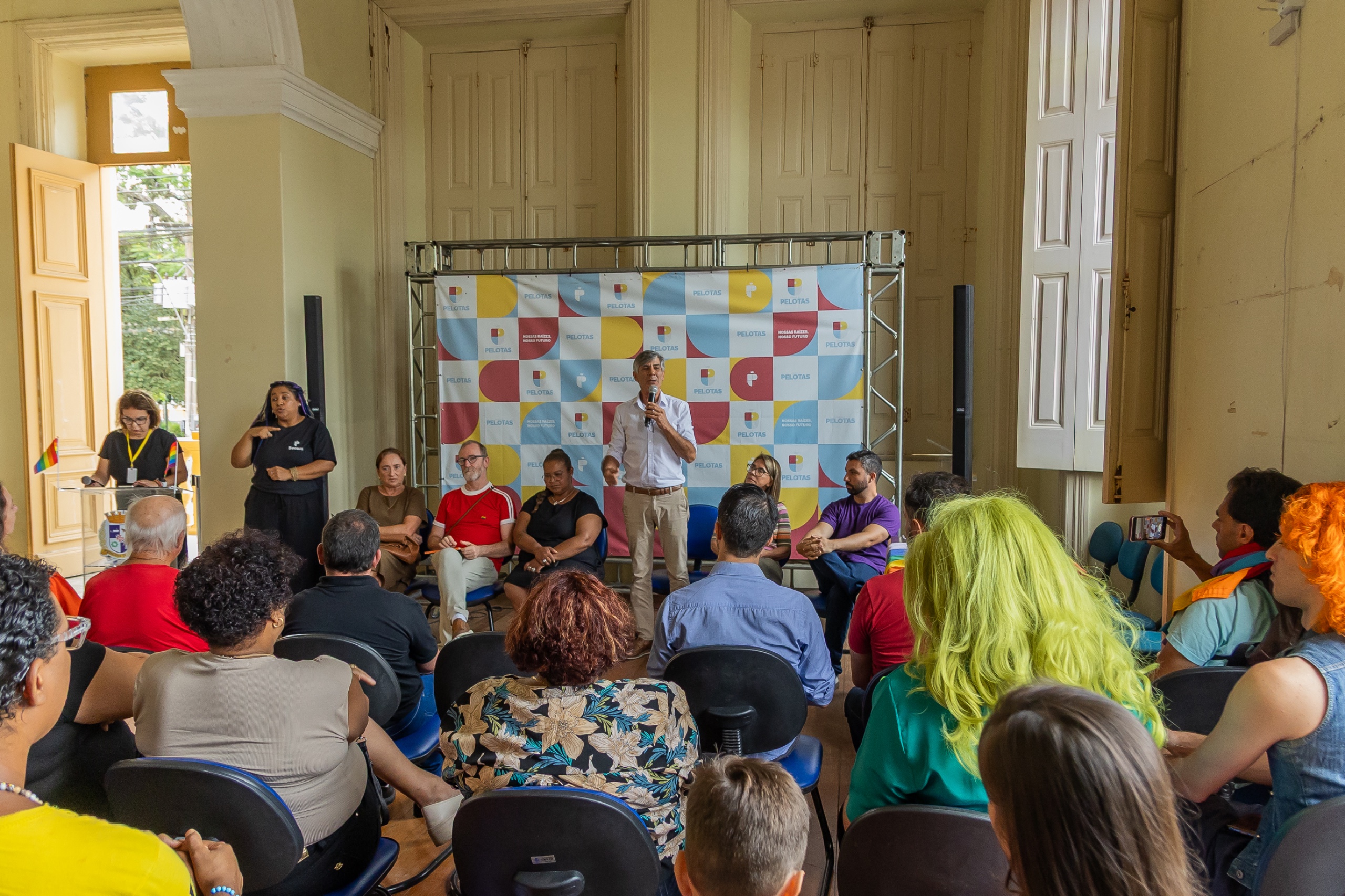 Prefeito Marroni fez entrega simbólica das portarias a representantes do Conselho na sessão solene que aconteceu no Paço Municipal nesta segunda