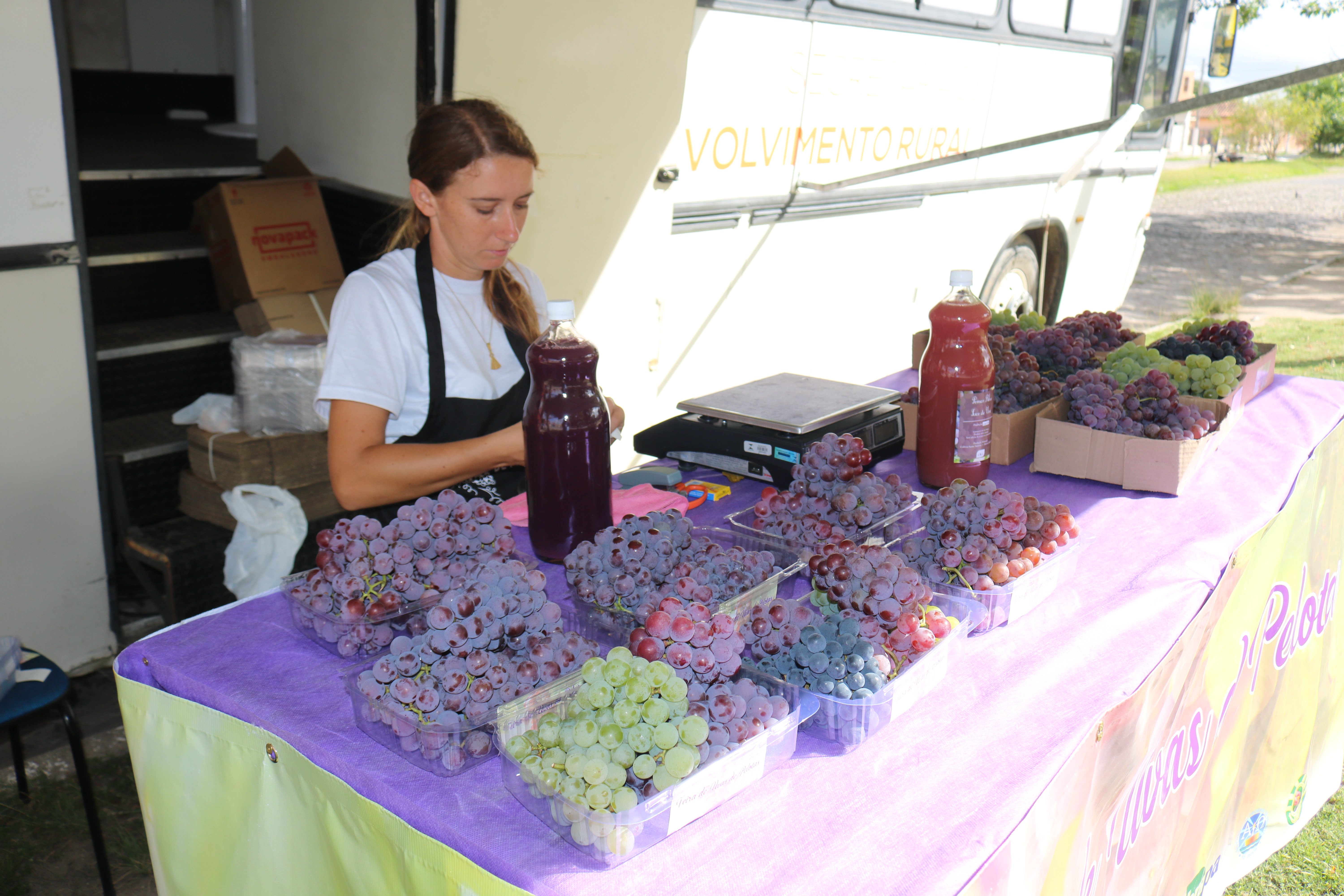 Nesta sexta-feira (7), a feira itinerante, que vai até dia 21, é na avenida Juscelino Kubitschek de Oliveira, esquina rua Tiradentes