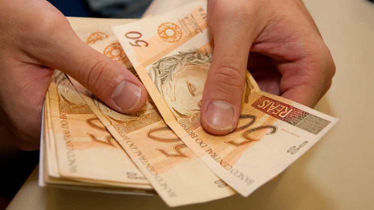 Quinto dia útil cairia na próxima terça-feira (9), devido ao expediente facultativo no dia 1º e ao feriado no dia 2