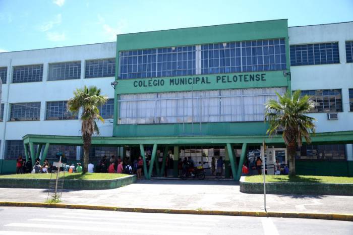 Iniciativa do projeto ‘Quem Luta não Briga’ terá a participação de atletas vinculados a programas esportivos da cidade; evento ocorre no Colégio Pelotense, é gratuito e aberto à comunidade