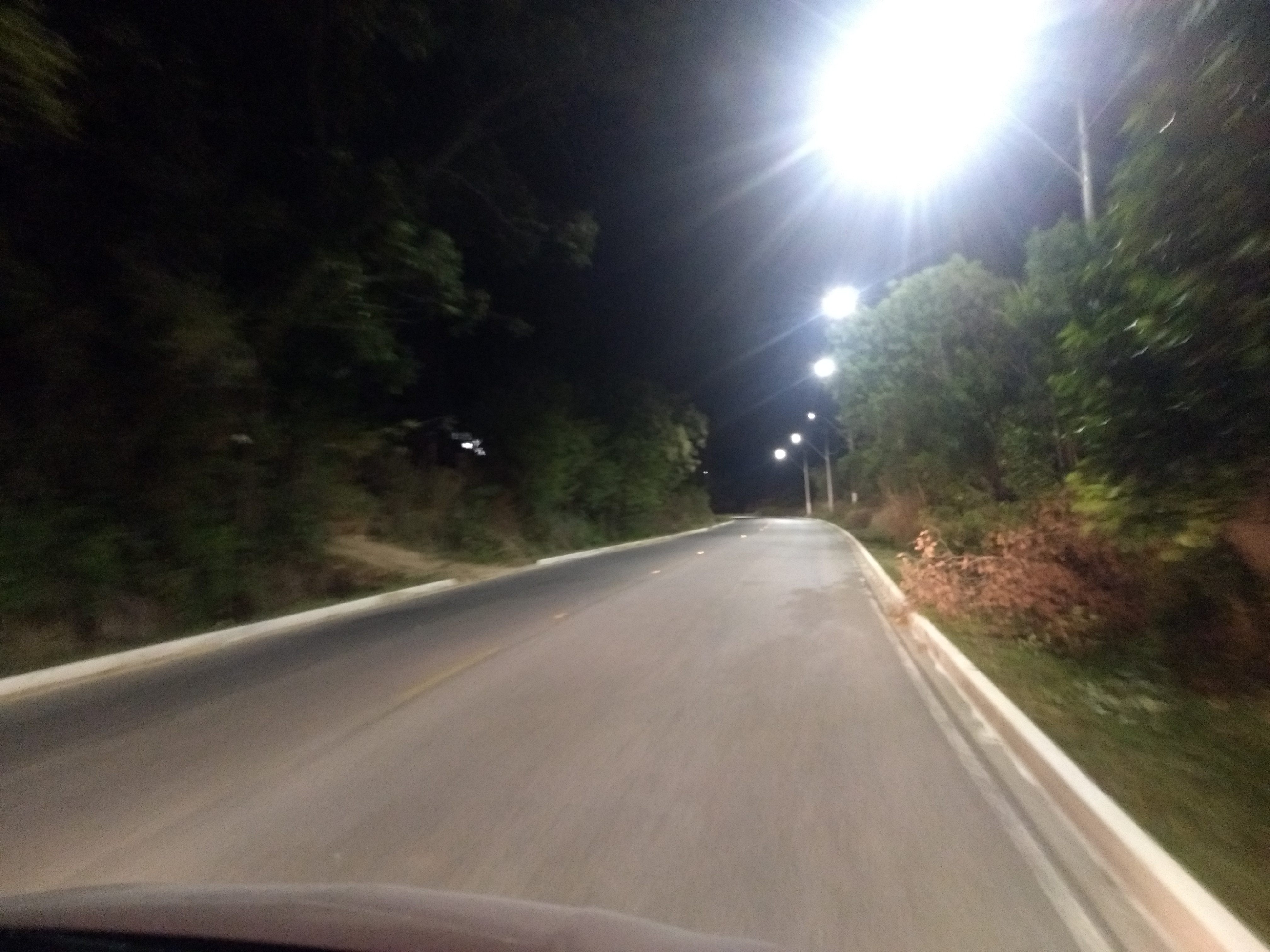 Trecho – entre a rua 2 e a BR-116 –, que não contava com o sistema, agora está todo iluminado com LED