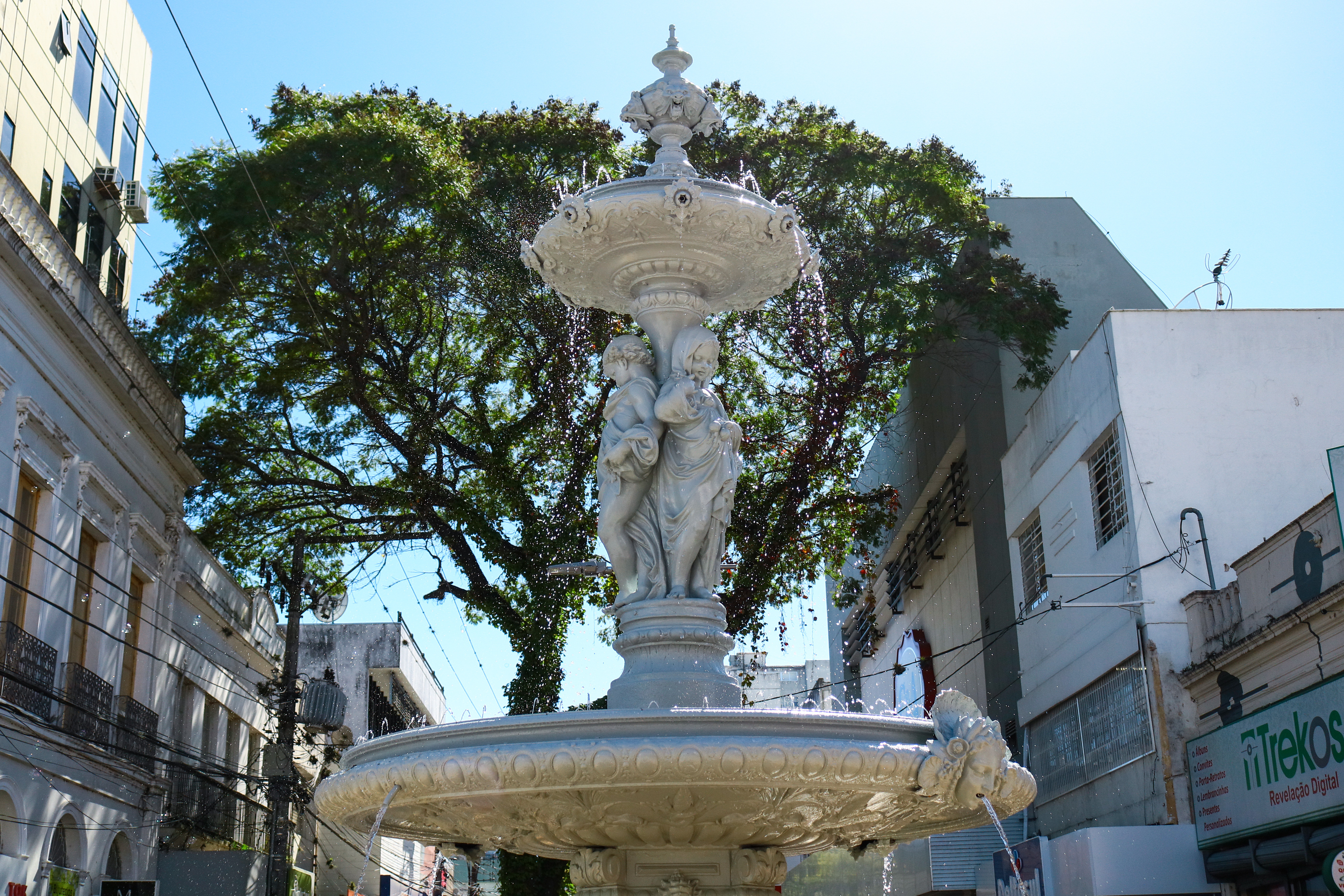 Ponto turístico da cidade tem aparência renovada e voltou a encantar quem passa pelo local