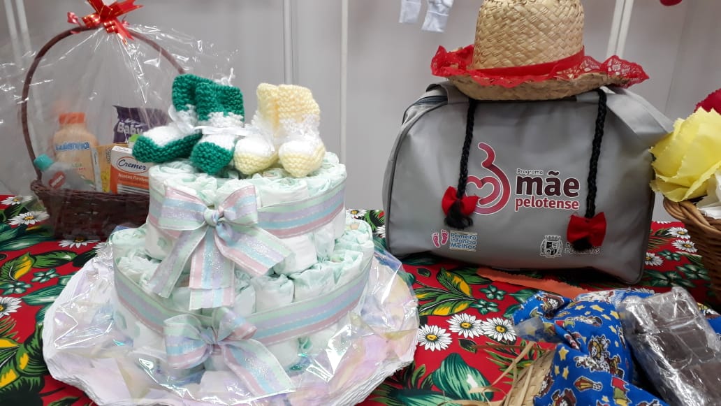 O kit é um presente para as futuras mamães que fizeram o pré-natal e acompanhamento na rede básica de saúde, atendendo aos requisitos básicos