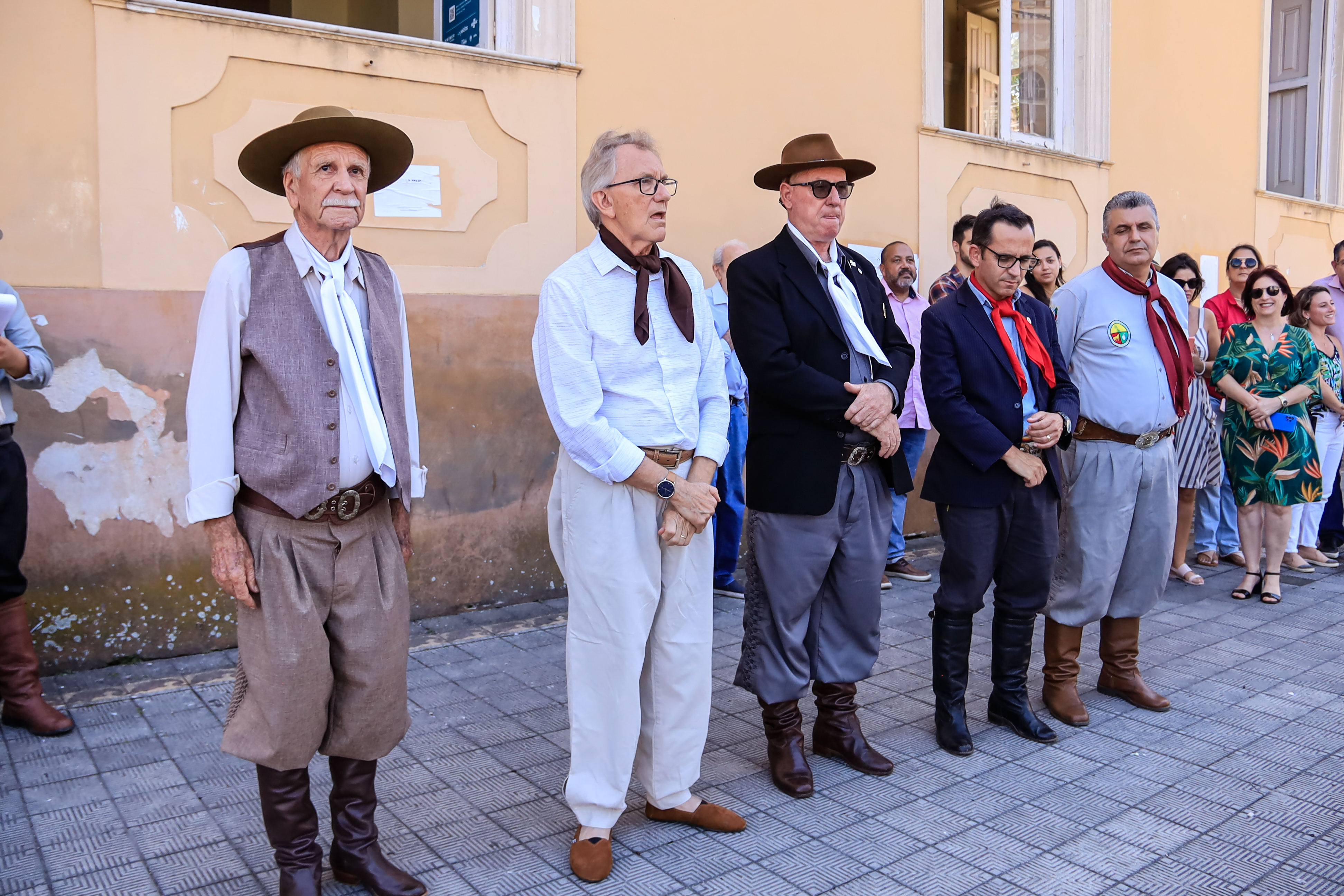 Cavalarianos conduzirão a chama até a cidade de Santa Cruz do Sul onde se realizará a edição 2023 do evento
