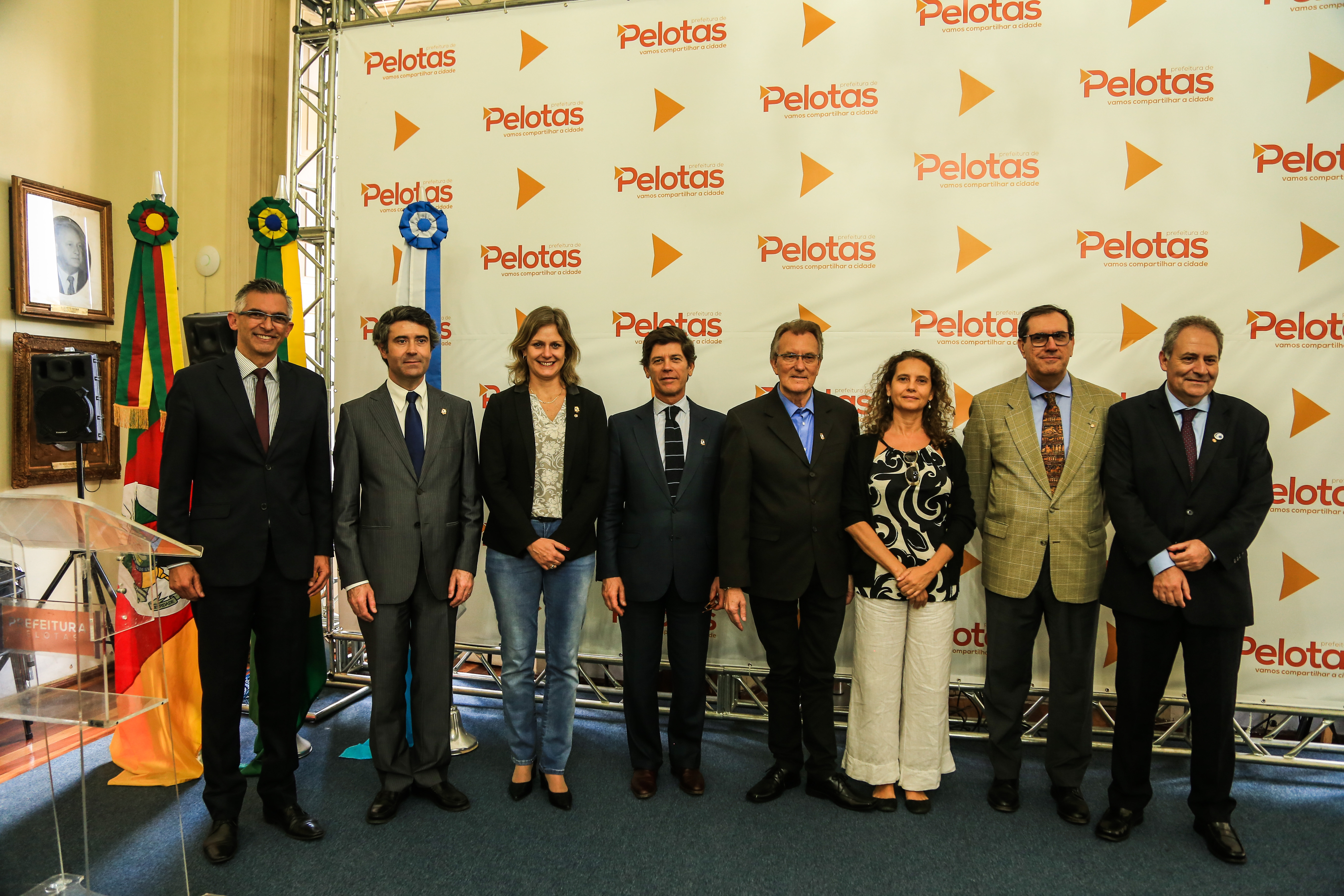 Comitiva anunciou à prefeita que o Município será sede do 30° Encontro das Comunidades Portuguesas do Conesul