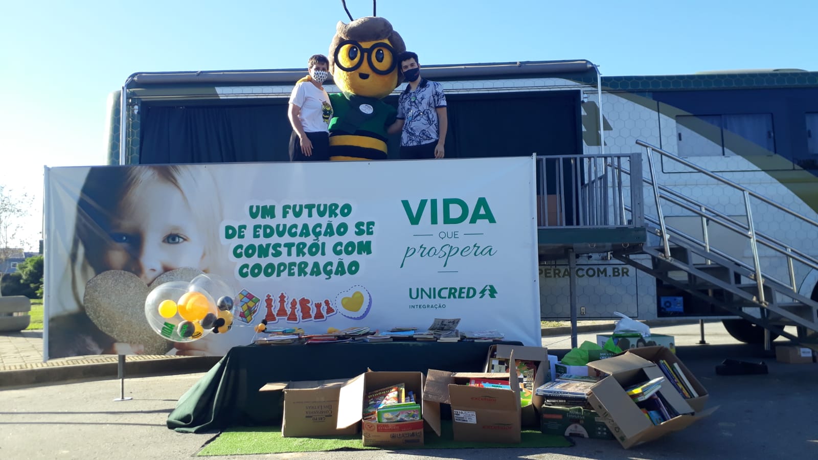 Ação da Cooperativa arrecadou cerca de 1,6 mil livros que serão entregues aos Cras