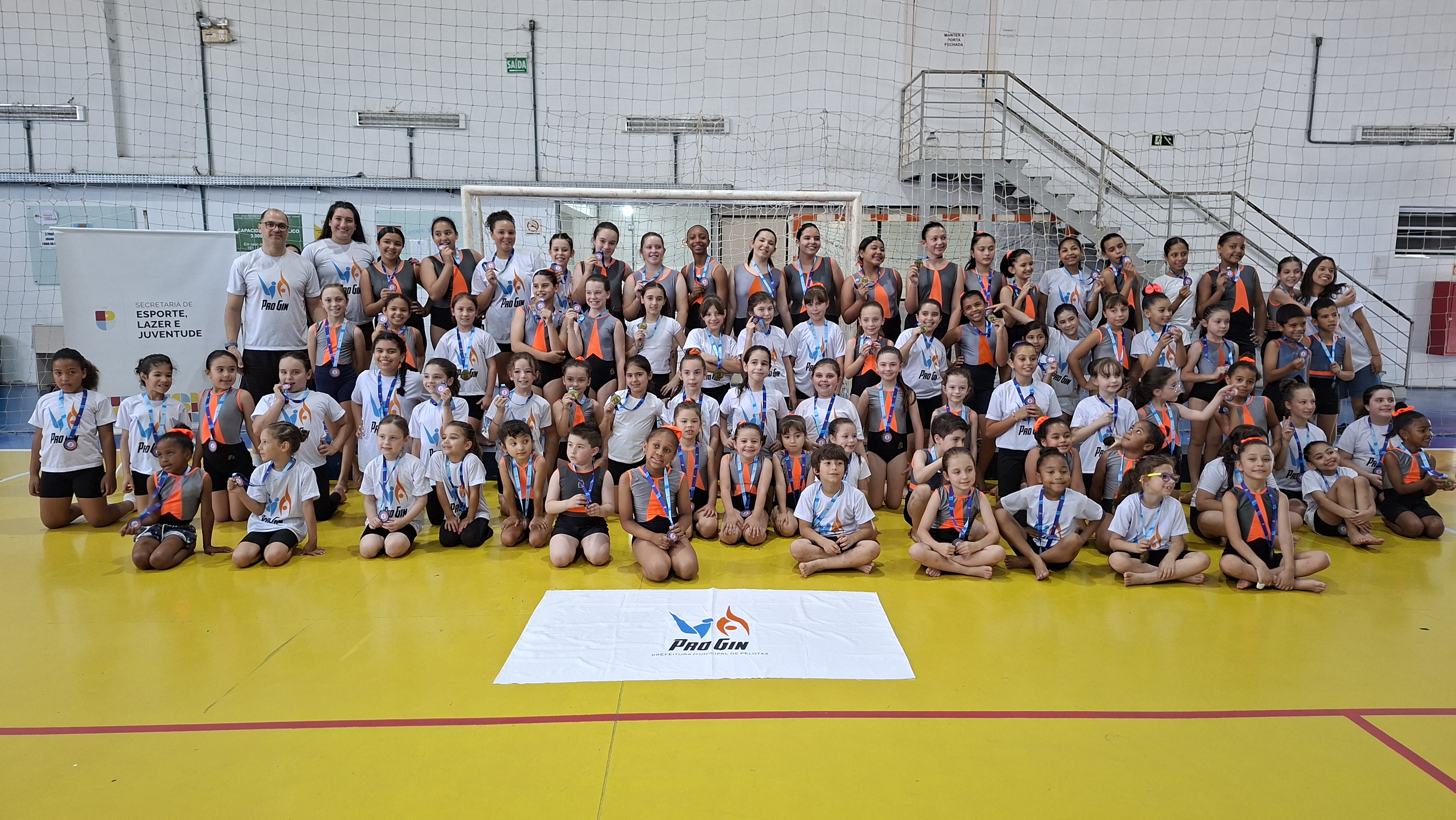 O projeto de ginástica reuniu todos seus atletas para um evento de integração e com muita coreografia