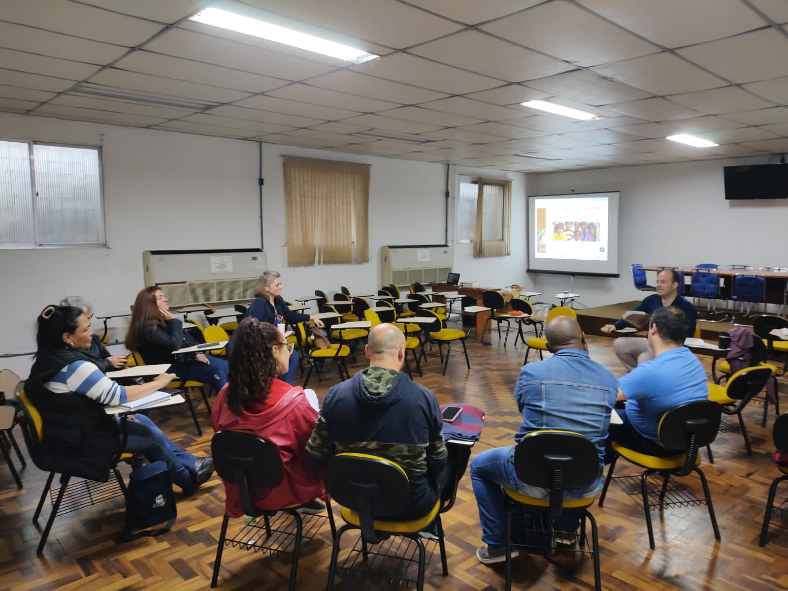 Medida busca capacitar os profissionais atuantes na linha de frente dos abrigos da SAS