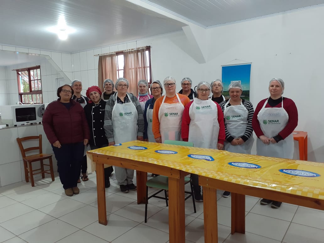 Doze agricultoras participam da formação oferecida pela parceria Prefeitura/Senar