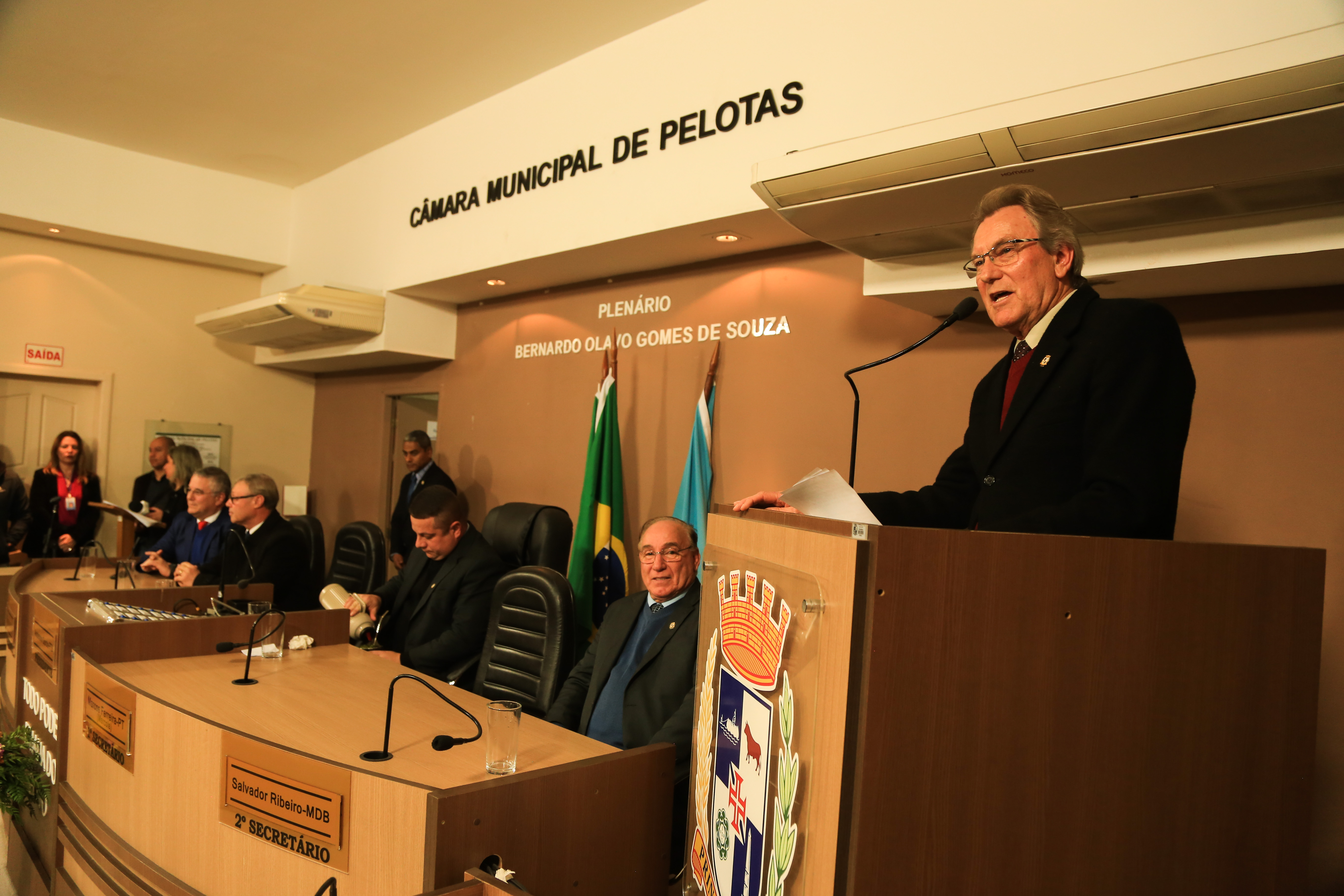 Ato promoveu a entrega de títulos a cidadãos eméritos e  instituições indicadas pelos vereadores da Câmara Municipal