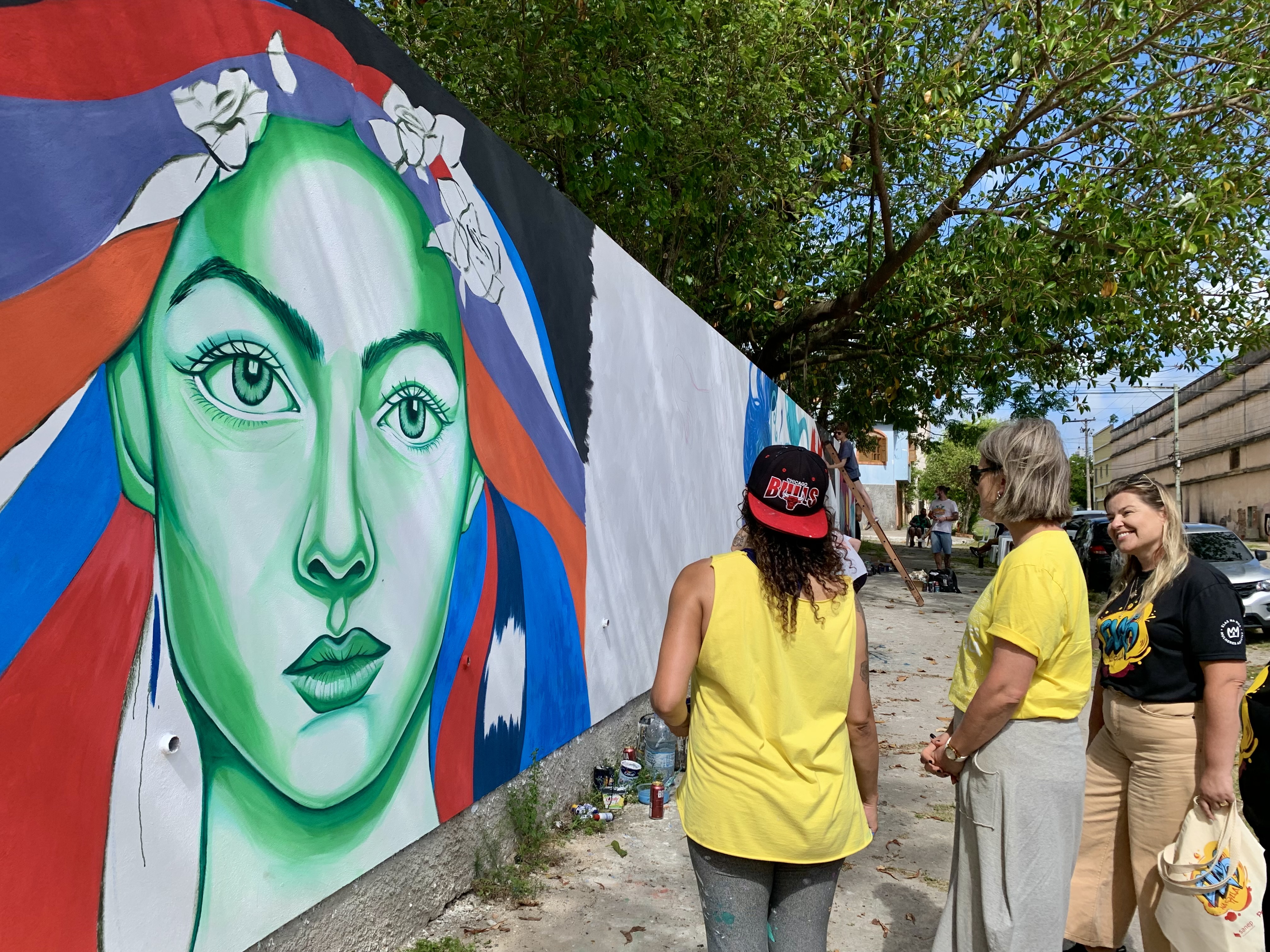 Parceria com o coletivo de mulheres ‘Elas na Rua’ garantiu a revitalização do entorno da caixa d’água R3