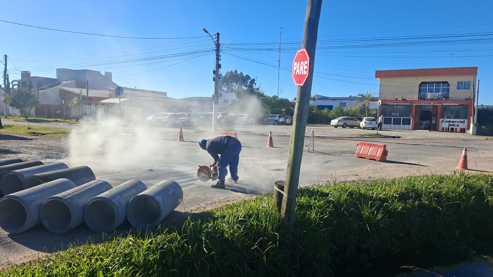 Obra de 50 metros de extensão na rua Vereador Paulo Teixeira é desdobramento do programa Prefeitura em Ação. Praça de Equipamentos na localidade segue em andamento