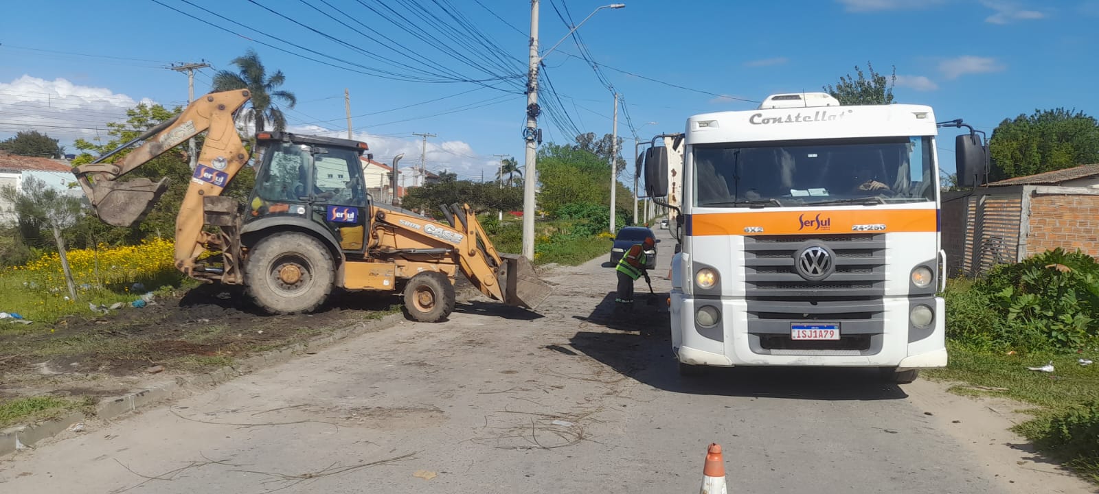 Apenas na avenida João Gomes Nogueira, Areal Fundos, foram retiradas mais de cem toneladas de descarte irregular