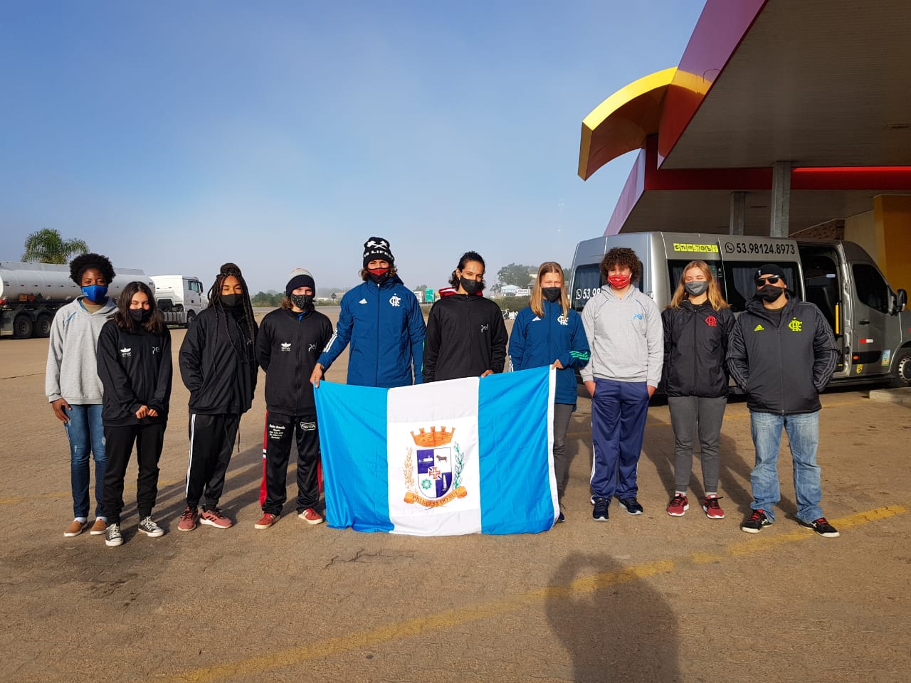 Jovens de Pelotas participam de camping de treinamento no Grêmio Náutico União, na Ilha do Pavão, em Porto Alegre
