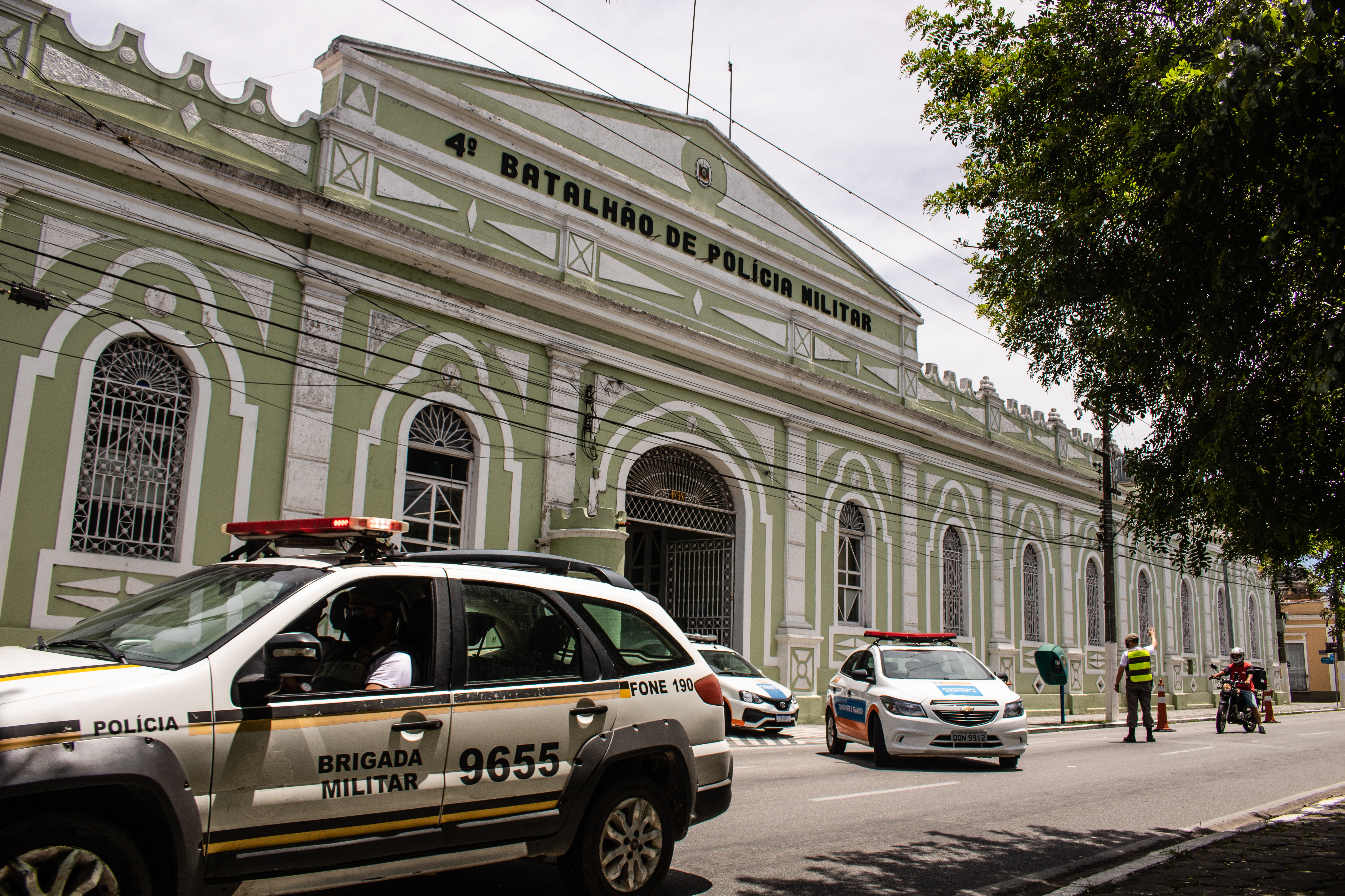 Equipes dos órgãos de segurança e fiscalização, das Operações Integradas, supervisionaram o cumprimento às regras de combate ao coronavírus. Um estabelecimento foi notificado por não seguir as normas municipais