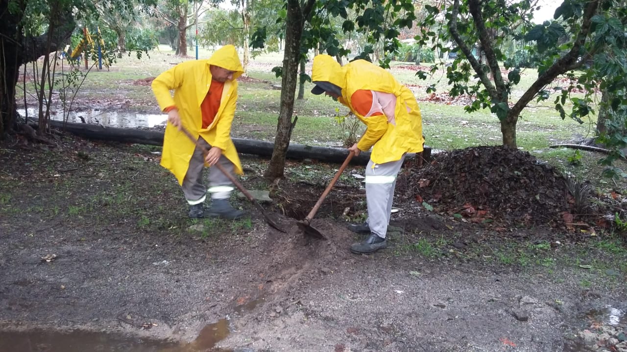Serviços Urbanos também recolheram mais de 90 cargas de entulho e, após as chuvas, retomaram o patrolamento