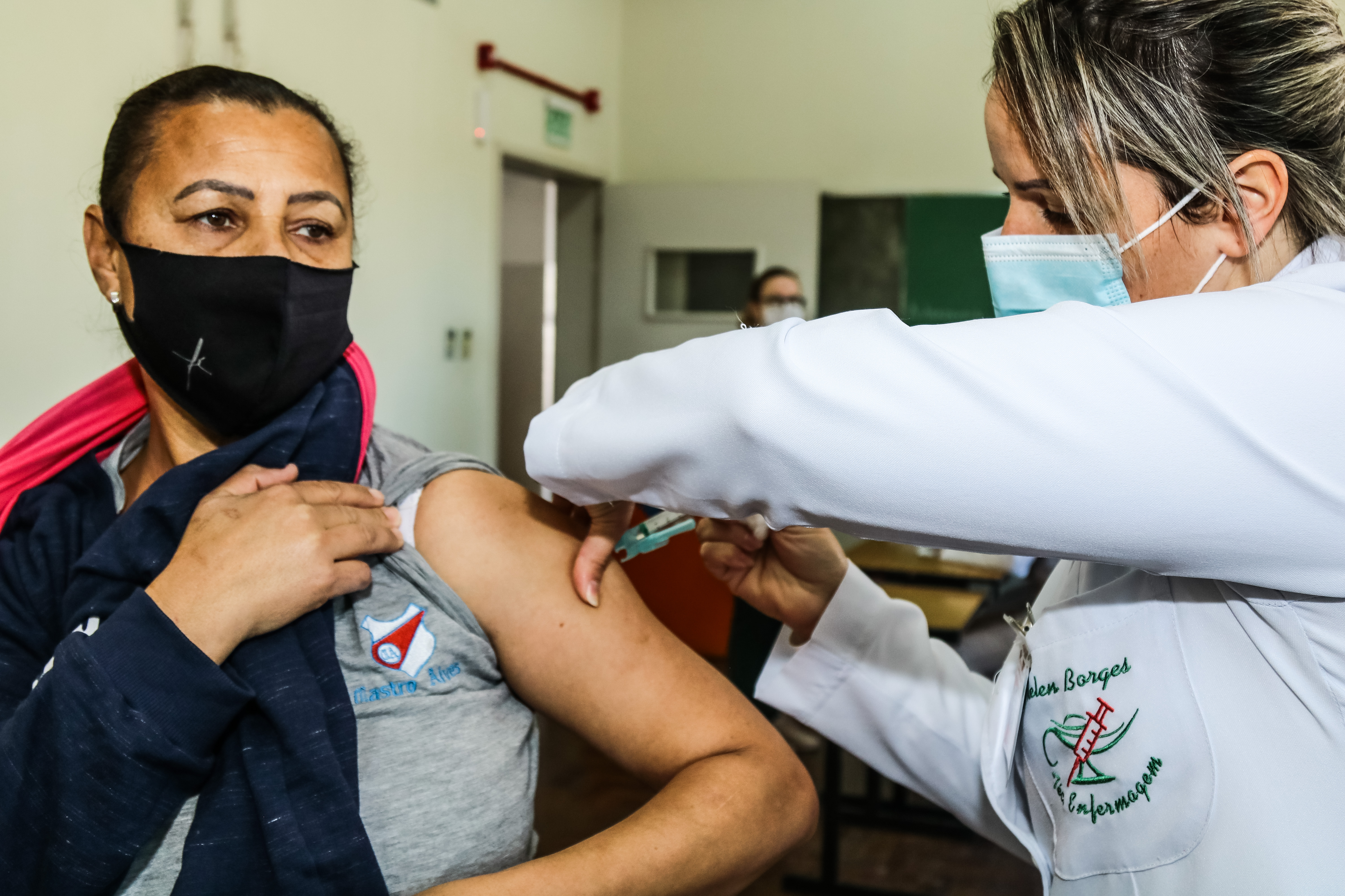 Imunização contra a Covid-19 segue nesta quarta-feira (2) para idosos com 80 anos ou mais, médicos veterinários e educadores físicos